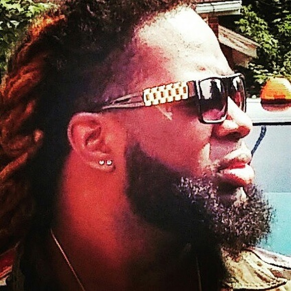 Meet your Posher, Larry - Picture 1 of 1